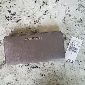 Michael Kors Jet Set Travel Wallet